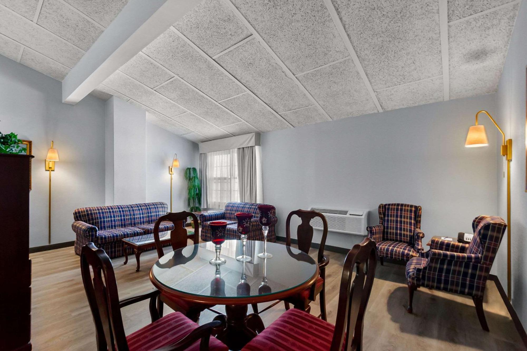 Clarion Inn Falls Church-Arlington Dış mekan fotoğraf