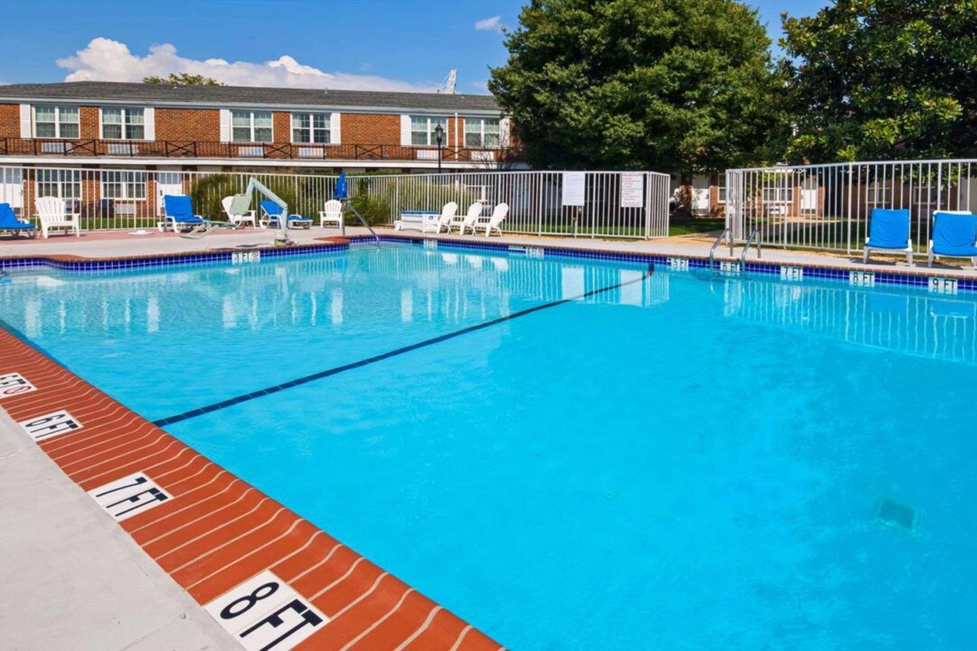 Clarion Inn Falls Church-Arlington Dış mekan fotoğraf