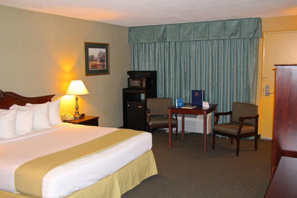 Clarion Inn Falls Church-Arlington Dış mekan fotoğraf