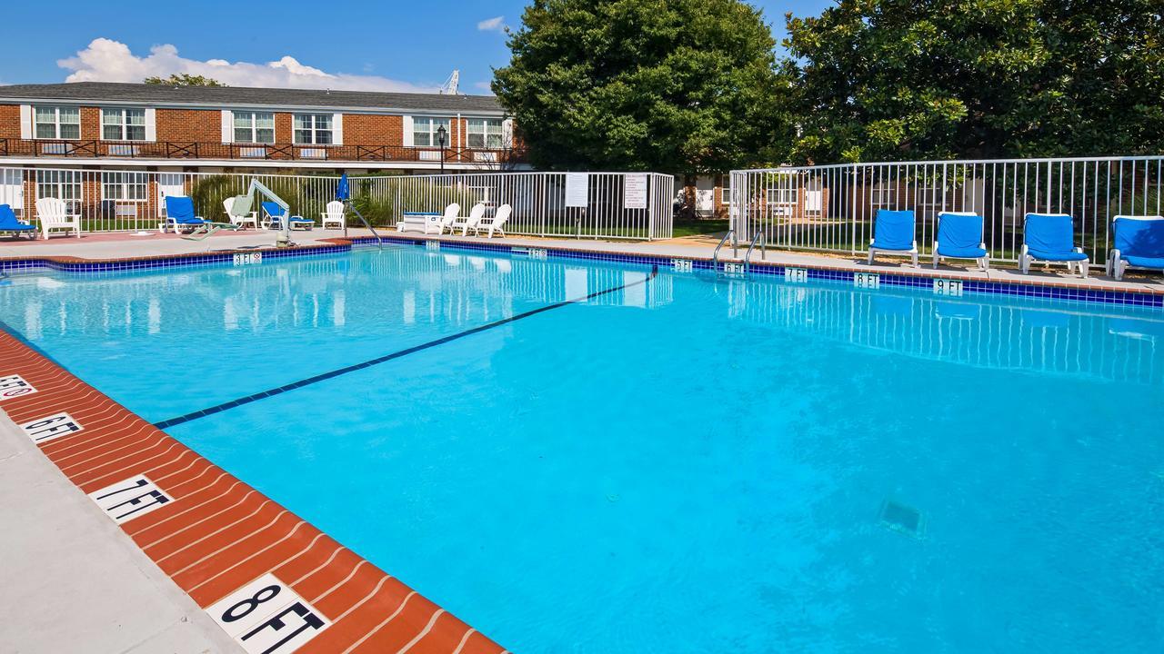 Clarion Inn Falls Church-Arlington Dış mekan fotoğraf